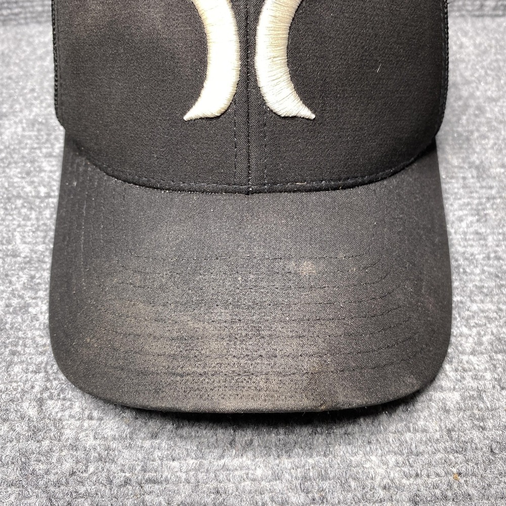 Hurley Hat Cap Snap Back Black White Mesh Trucker Embroidered Logo Mens Classic - Picture 2 of 10